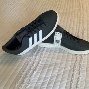 NWT Addidas tennis (court) shoes